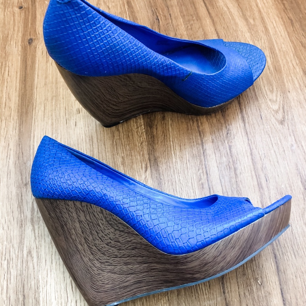 Jessica Simpson blue wedges